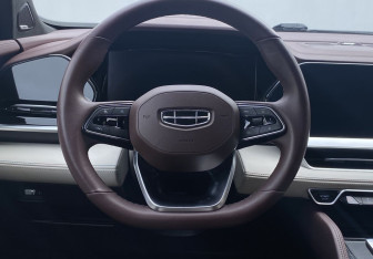 Подержанный автомобиль Geely Monjaro 2023 года (9 фото)