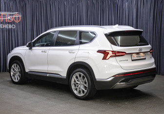 Подержанный автомобиль Hyundai Santa Fe 2021 года (7 фото)