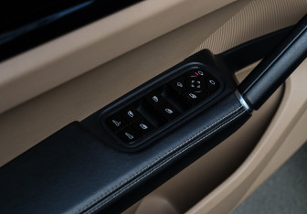 Подержанный автомобиль Porsche Cayenne 2019 года (20 фото)