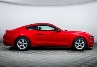 Подержанный автомобиль Ford Mustang Coupe 2018 года (4 фото)