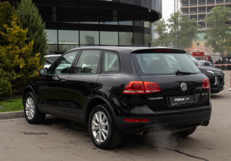 Подержанный автомобиль Volkswagen Touareg 2010 года (5 фото)
