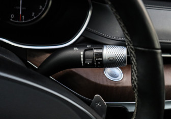 Подержанный автомобиль Genesis G80 2021 года (33 фото)