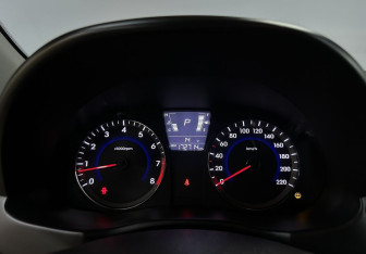 Подержанный автомобиль Hyundai Solaris Sedan 2013 года (9 фото)