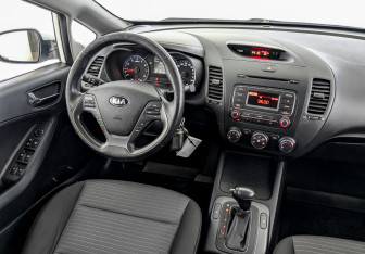 Подержанный автомобиль Kia Cerato Sedan 2015 года (28 фото)