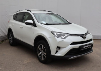Подержанный автомобиль Toyota RAV4 2016 года (3 фото)