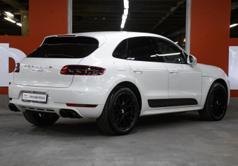 Подержанный автомобиль Porsche Macan 2017 года (5 фото)