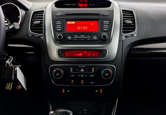 Подержанный автомобиль Kia Sorento 2017 года (15 фото)