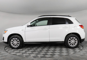 Подержанный автомобиль Mitsubishi ASX 2014 года (8 фото)