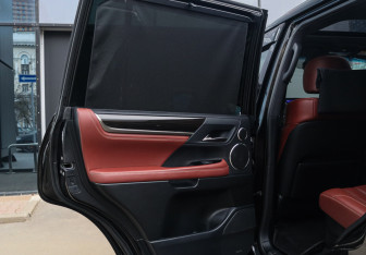 Подержанный автомобиль Lexus LX 2017 года (22 фото)