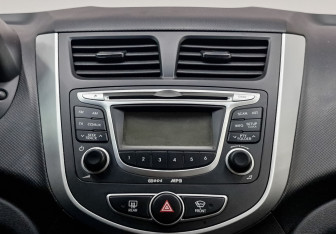 Подержанный автомобиль Hyundai Solaris Sedan 2012 года (17 фото)