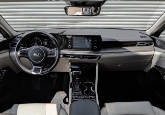 Подержанный автомобиль Kia K5 2021 года (14 фото)