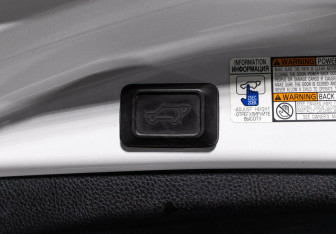 Подержанный автомобиль Toyota RAV4 2018 года (17 фото)