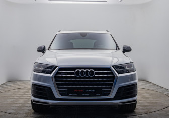 Подержанный автомобиль Audi Q7 2019 года (8 фото)