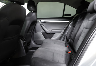 Подержанный автомобиль Skoda Octavia Liftback 2015 года (11 фото)