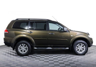 Подержанный автомобиль Mitsubishi Pajero Sport 2015 года (4 фото)