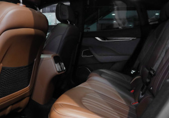 Подержанный автомобиль Maserati Levante 2018 года (13 фото)