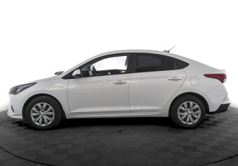 Подержанный автомобиль Hyundai Solaris Sedan 2021 года (8 фото)