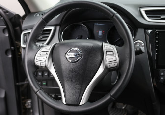 Подержанный автомобиль Nissan X-Trail 2016 года (17 фото)