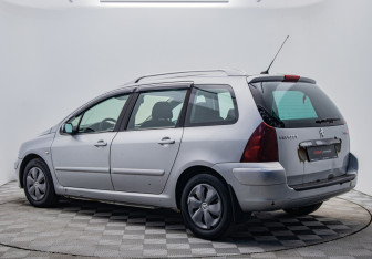 Подержанный автомобиль Peugeot 307 Wagon 2004 года (3 фото)