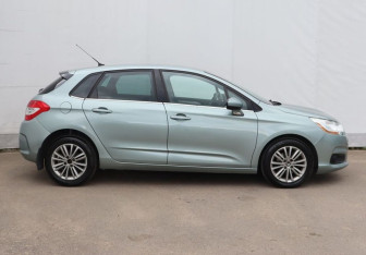 Подержанный автомобиль Citroen C4 Hatchback 2011 года (7 фото)