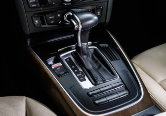 Подержанный автомобиль Audi Q5 2012 года (15 фото)