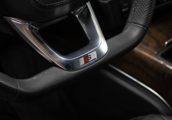 Подержанный автомобиль Audi A6 Sedan 2011 года (16 фото)