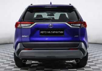 Подержанный автомобиль Toyota RAV4 2021 года (4 фото)