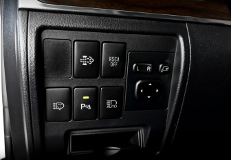 Подержанный автомобиль Toyota Land Cruiser Suv 2015 года (30 фото)