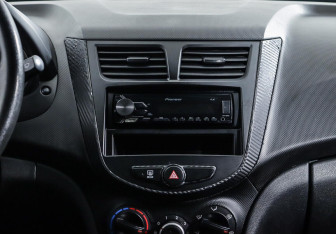 Подержанный автомобиль Hyundai Solaris Sedan 2013 года (8 фото)