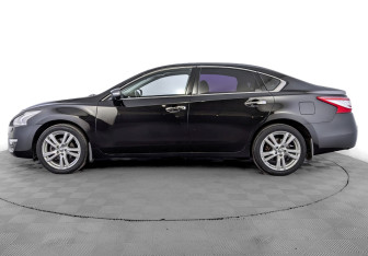 Подержанный автомобиль Nissan Teana 2014 года (8 фото)