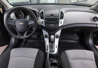 Подержанный автомобиль Chevrolet Cruze Sedan 2014 года (13 фото)
