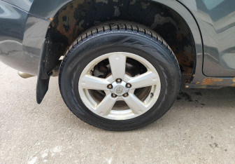 Подержанный автомобиль Toyota RAV4 2007 года (11 фото)