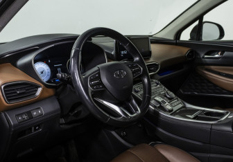 Подержанный автомобиль Hyundai Santa Fe 2022 года (10 фото)