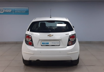 Подержанный автомобиль Chevrolet Aveo Hatchback 2013 года (6 фото)
