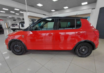 Подержанный автомобиль Skoda Fabia Hatchback 2012 года (8 фото)