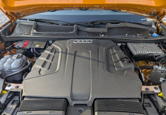 Подержанный автомобиль Audi Q8 2019 года (9 фото)