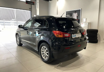Подержанный автомобиль Mitsubishi ASX 2010 года (6 фото)