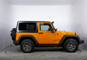 Подержанный автомобиль Jeep Wrangler 2012 года (4 фото)