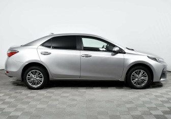 Подержанный автомобиль Toyota Corolla Sedan 2018 года (4 фото)