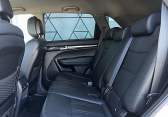 Подержанный автомобиль Kia Sorento 2014 года (22 фото)