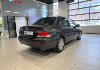 Подержанный автомобиль Mitsubishi Lancer Sedan 2004 года (4 фото)