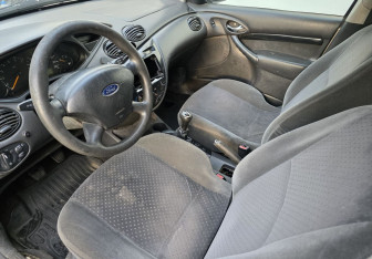 Подержанный автомобиль Ford Focus Sedan 2003 года (9 фото)