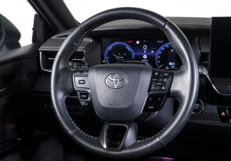 Подержанный автомобиль Toyota Camry Sedan 2024 года (13 фото)