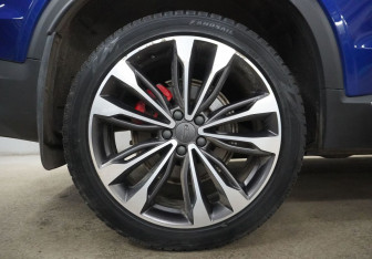 Подержанный автомобиль Geely Tugella 2022 года (10 фото)