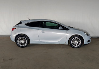 Подержанный автомобиль Opel Astra Hatchback 2012 года (4 фото)