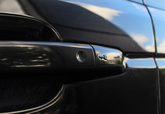 Подержанный автомобиль Land Rover Range Rover Sport 2015 года (17 фото)