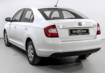 Подержанный автомобиль Skoda Rapid Liftback 2019 года (7 фото)