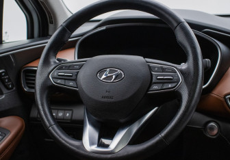 Подержанный автомобиль Hyundai Santa Fe 2023 года (15 фото)