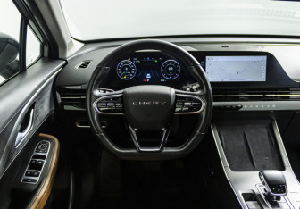 Подержанный автомобиль Omoda C5 2023 года (12 фото)