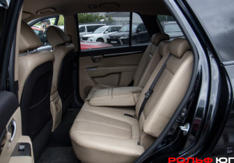 Подержанный автомобиль Hyundai Santa Fe 2012 года (8 фото)